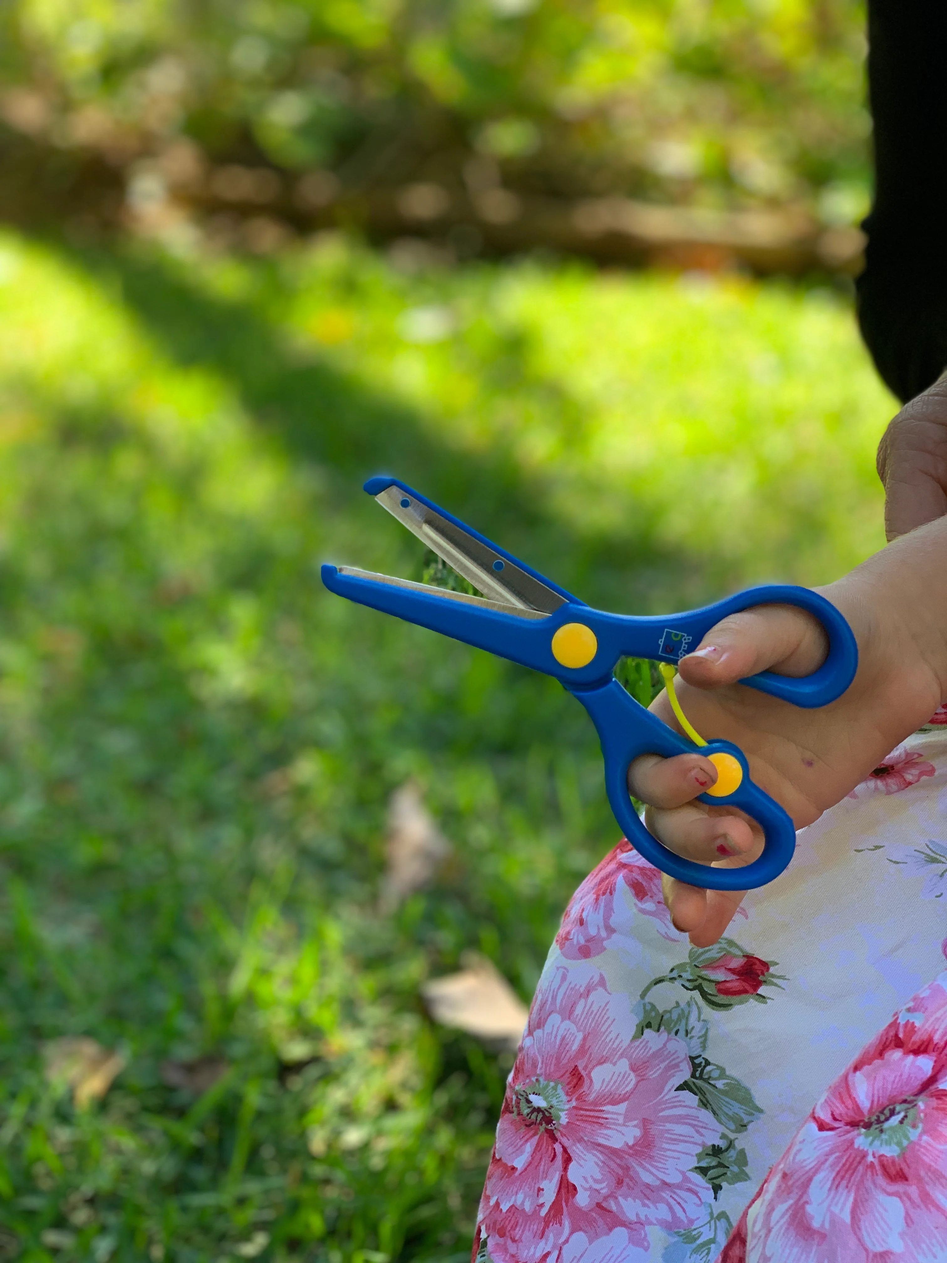 Spring back Scissors - Image 3